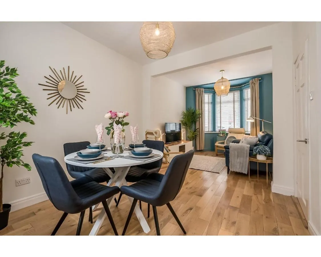 Central Belfast Apartments Chic Luxe R&R