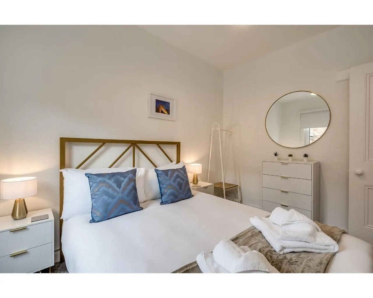 Central Belfast Apartments Chic Luxe R&R