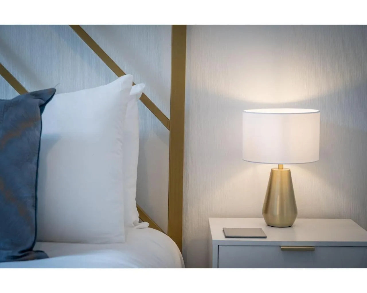 Central Belfast Apartments Chic Luxe R&R